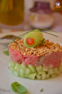 Battuta al Coltello con Cetriolo e Nocciole